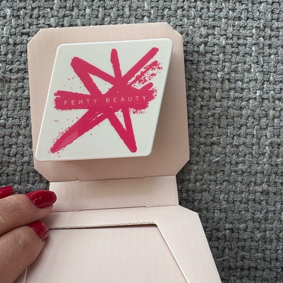 Fenty Beauty Cheeks Suede Powder Blush – Bubble Bands (Shimmering Hot Pink) - Picture 5 of 13